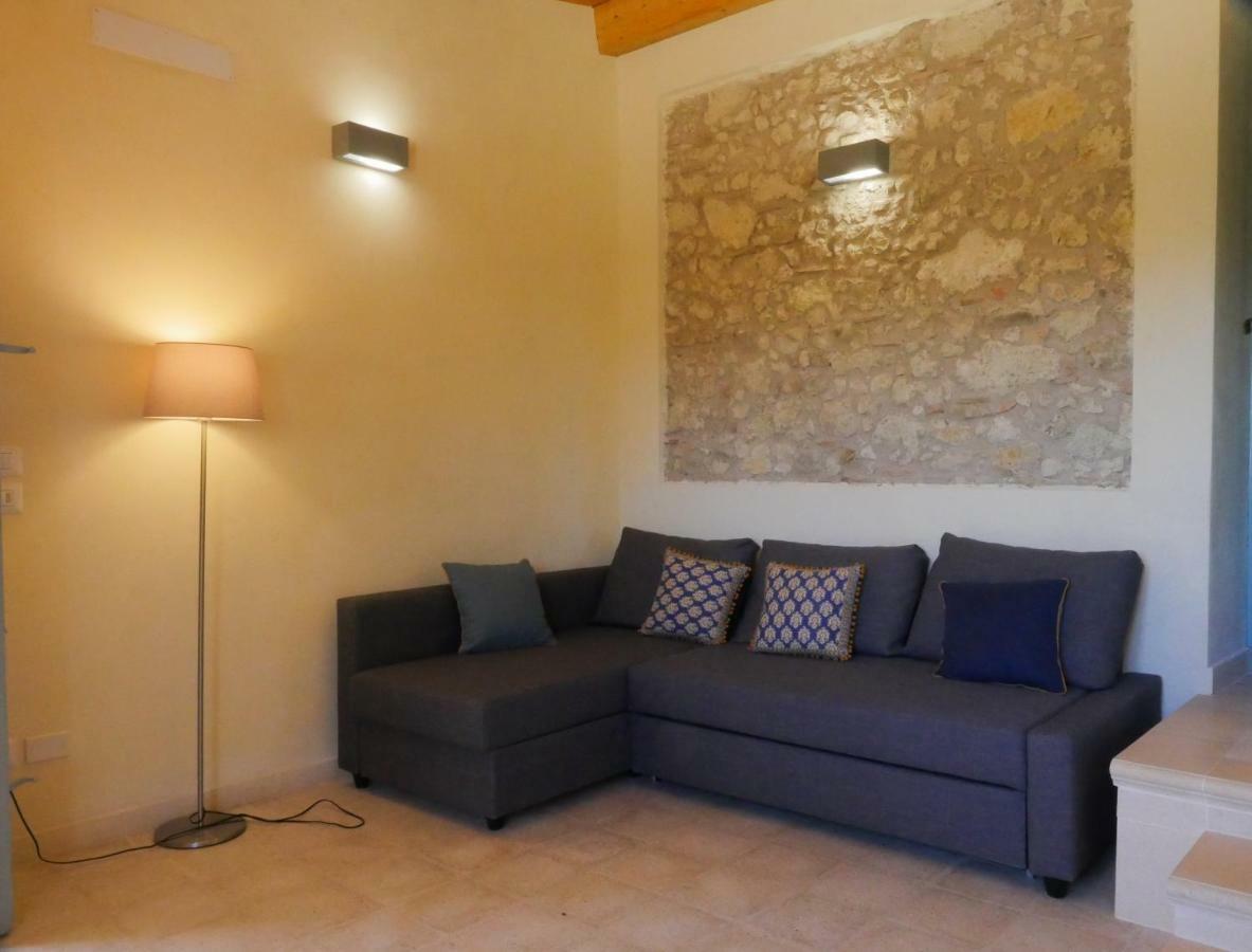 La Casa Del Miele Di Borgo Carbone * Locri